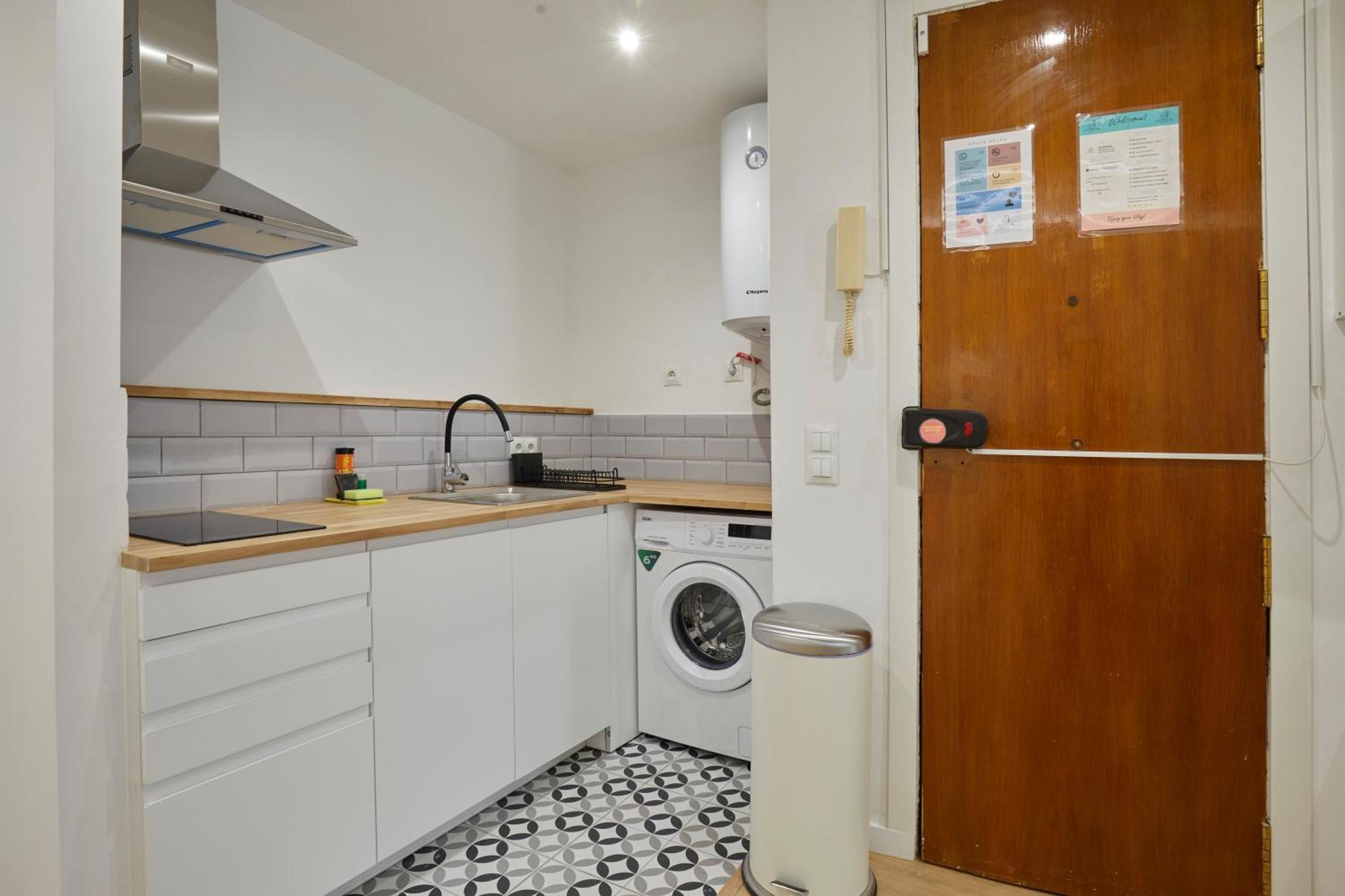 17 Nice Apartment Next To El Molino Barcelona Exterior photo